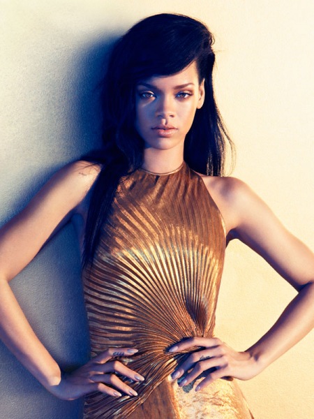 Rihanna w sesji okładkowej sierpniowego Harper's Bazaar US