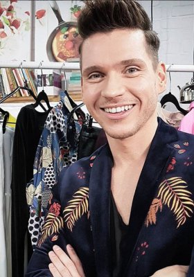FASHION SECRETS: STYLISTA MODY ADAM CHOWAŃSKI