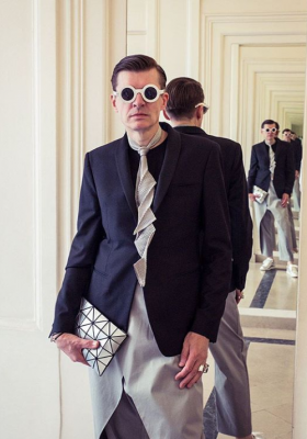 FASHION SECRETS: KOLEKCJONER MODY DAWNEJ ADAM LEJA