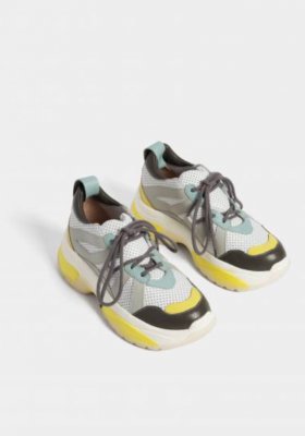 SNEAKERSY, KTÓRE WPROWADZĄ TWOJĄ SZAFĘ NA NOWY POZIOM!