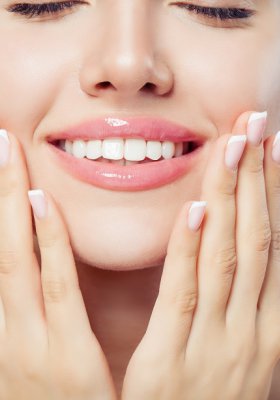 Nakładki ortodontyczne: jak zyskać piękny uśmiech bez wyrzeczeń?