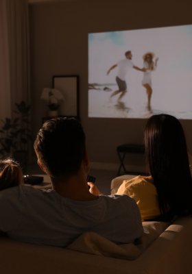 Projektor zamiast telewizora – czy to dobry pomysł?