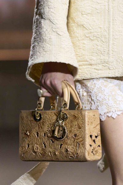 Jaka jest historia torebki Lady Dior? Kto nosił kultową torebkę?