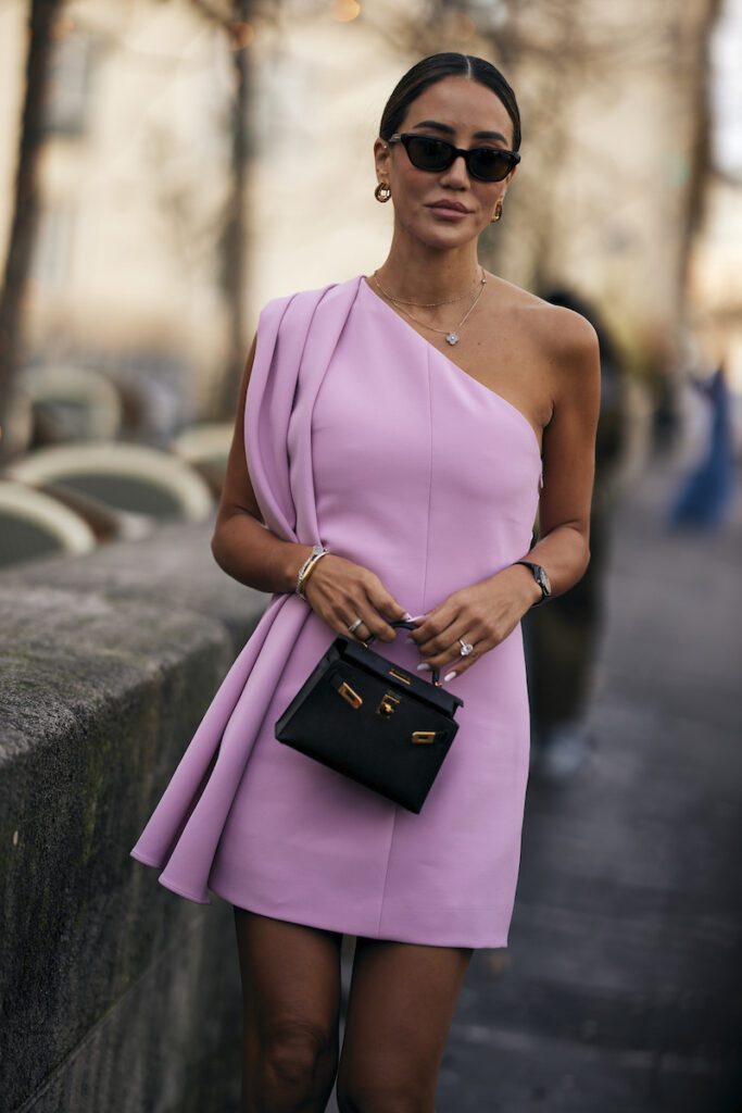 Elegancka sukienka od znanej marki modowej do 500 zł: Idealny wybór dla stylowych kobiet