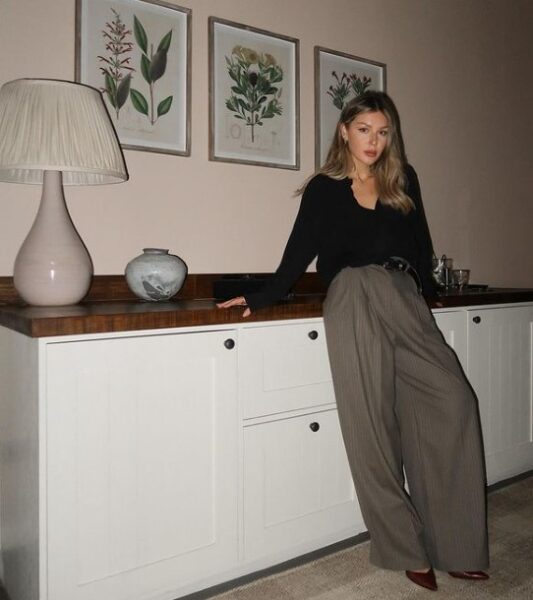 Pinstripe trousers: ten model spodni paryżanki kochają od lat