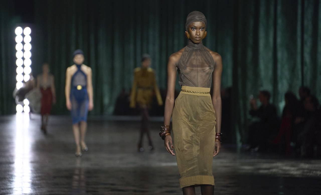 Sutki na wierzch! Nowy trend prosto z Paryża podbija stolice mody