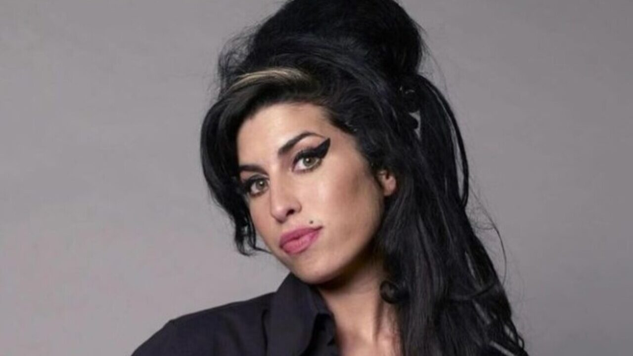 Amy Winehouse: ikona stylu czy kiczu? Jaki miała styl i czym się inspirowała?