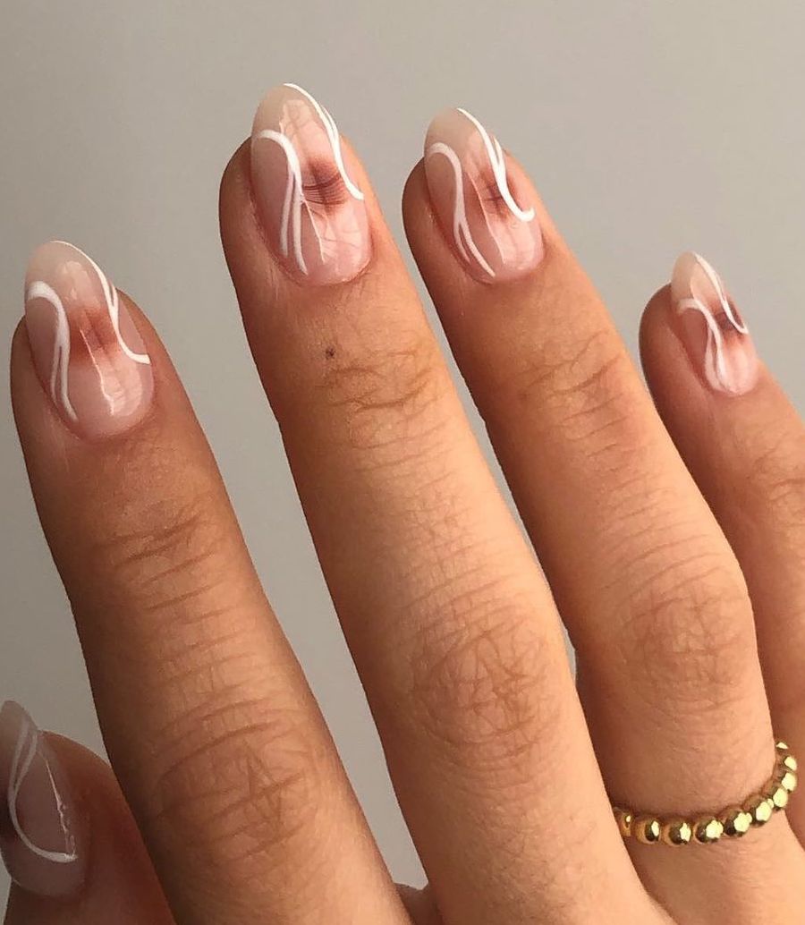 Eleganckie paznokcie hybrydowe – pomysły na luksusowy manicure