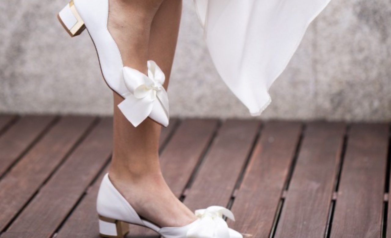 Płaskie buty do ślubu. Najpiękniejsze modele dla panien młodych [przegląd]