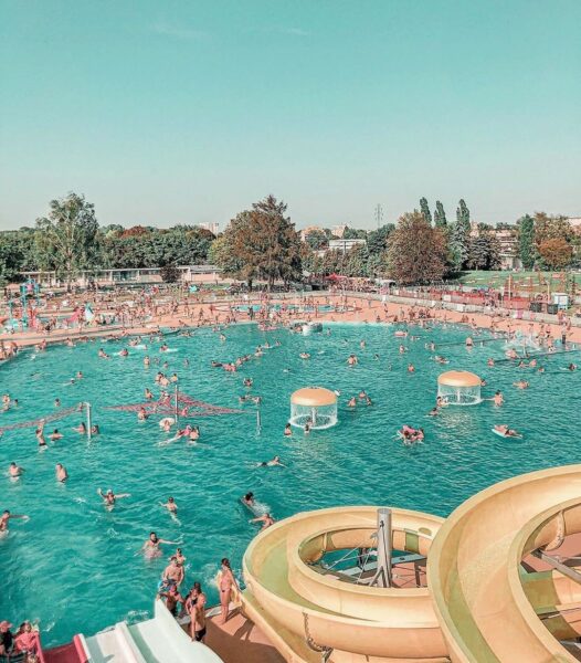 Odkryte baseny Warszawa – lokalizacje i najlepsze adresy