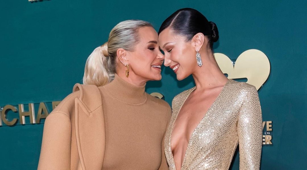 Yolanda Hadid – wiek, kariera, dzieci. Czy jest almond mom?