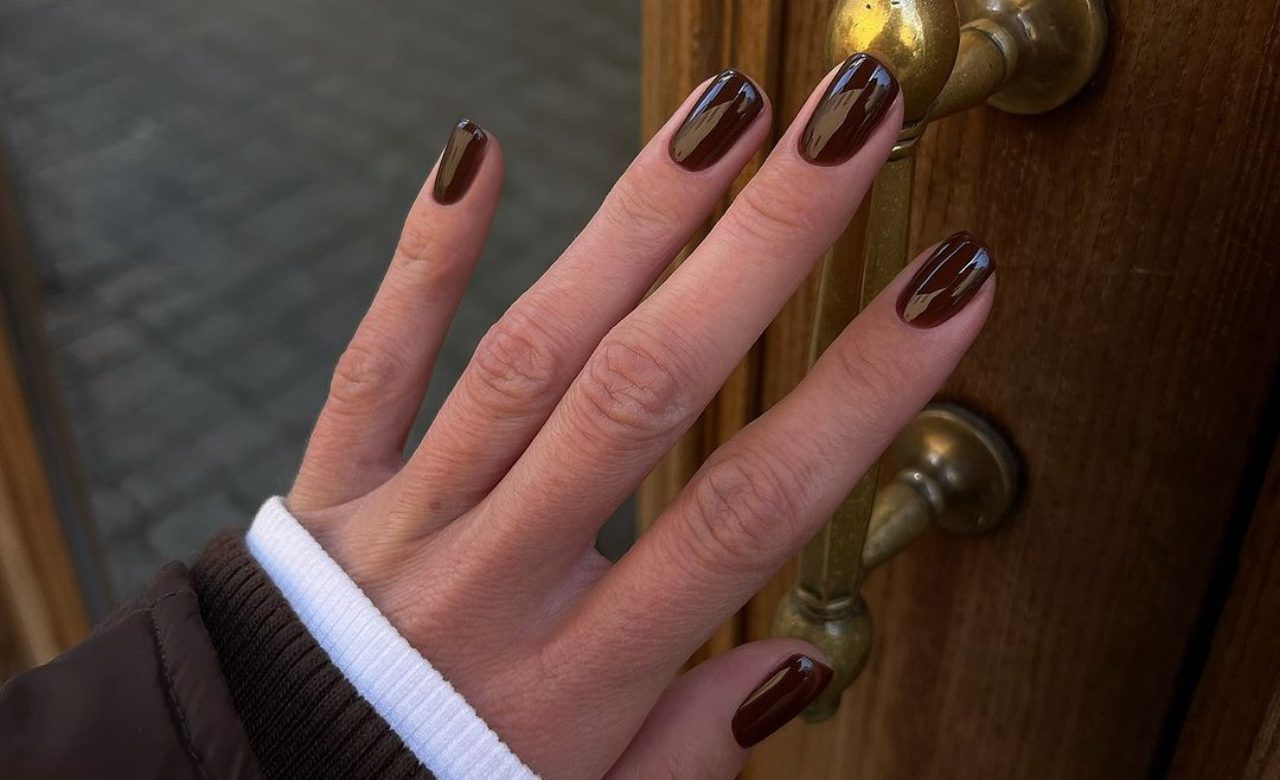 Modny manicure na jesień 2024. Te stylizacje paznokci będą nosić wszyscy