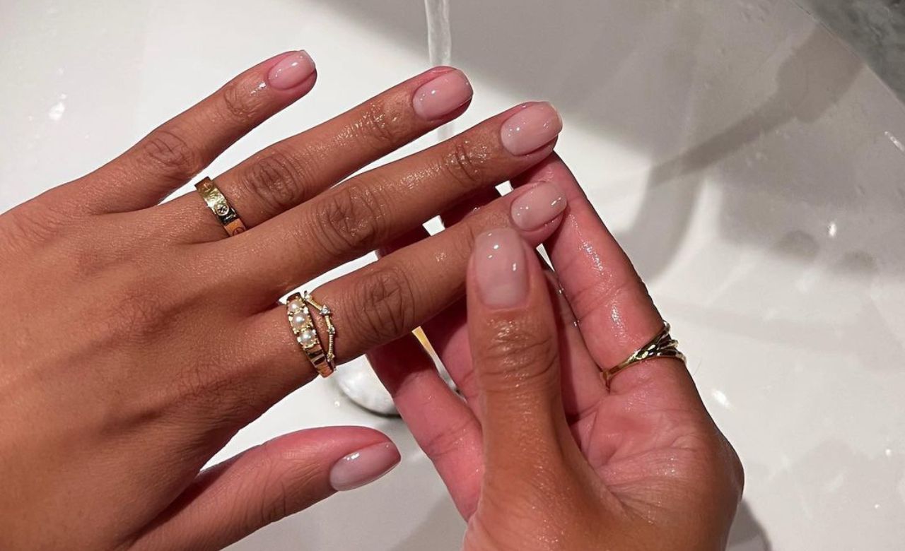 Jaki kształt paznokci jest teraz modny? Ten manicure to symbol elegancji