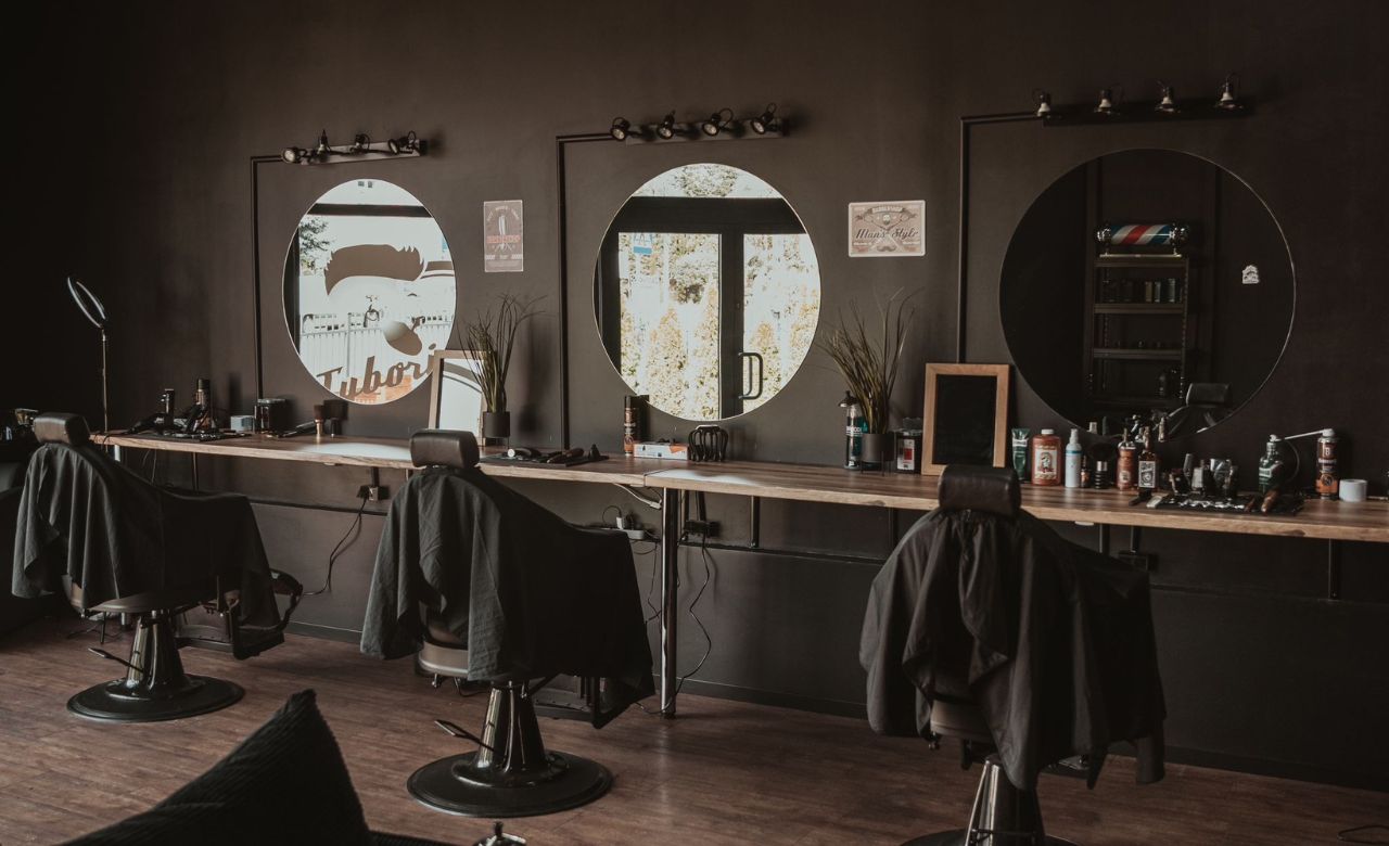 Tybori Barber Shop w Łomiankach: Najlepsze miejsce na strzyżenie męskie