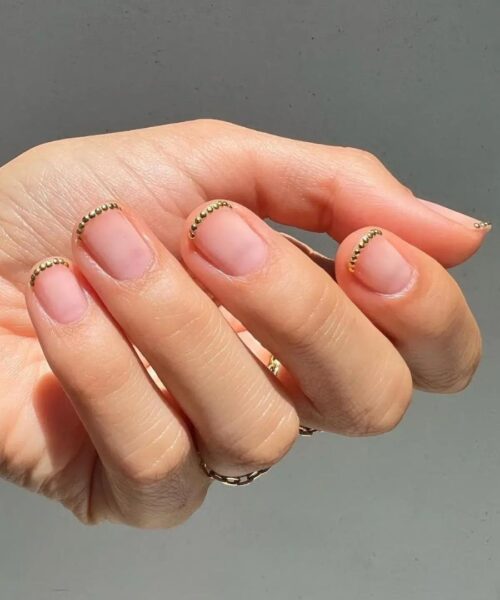 Gold manicure – jeden z największych trendów na paznokciach