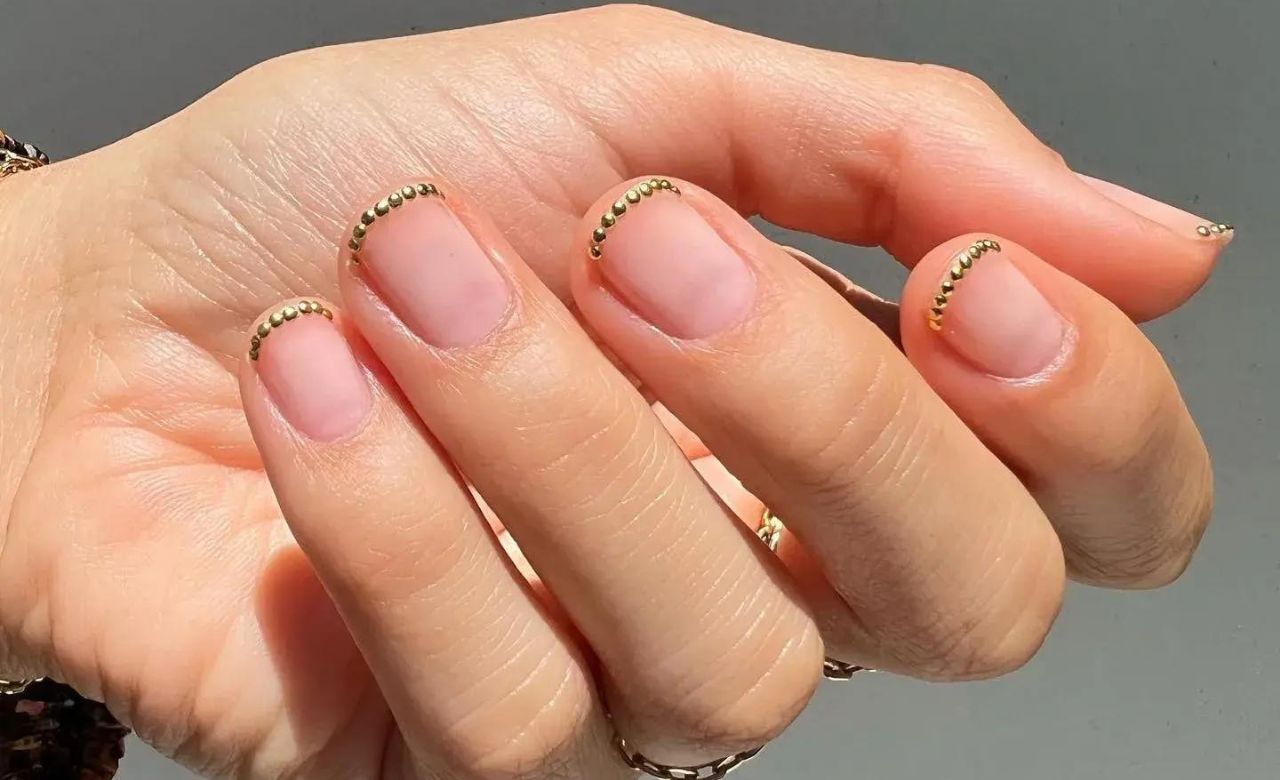 Gold manicure – jeden z największych trendów na paznokciach