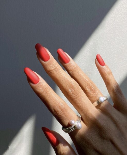 Manicure sweet red – paznokcie, które są symbolem kobiecości