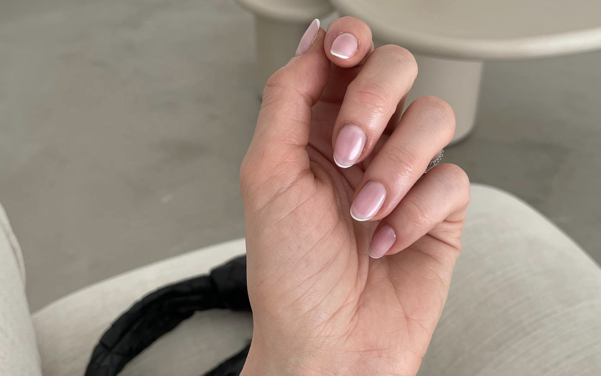 Manicure w stylu Francuzek – te paznokcie to symbol paryskiej elegancji