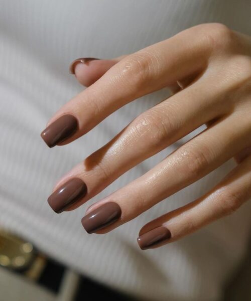 Manicure na zimę 2024 jest inny niż dotychczas. Oto najmodniejsze wykończenia