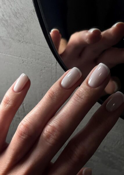 American manicure deklasuje francuską klasykę. Daje dużo więcej możliwości