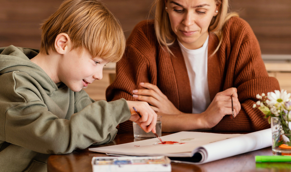 Jesteś nauczycielem pełnym zaangażowania i empatii? Studiuj pedagogikę opiekuńczo-wychowawczą