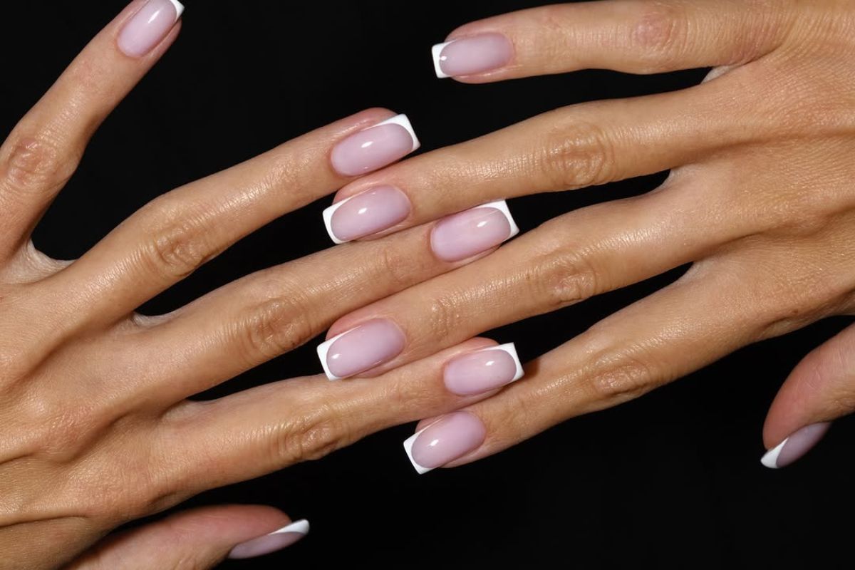 Manicure na nowy rok – 6 eleganckich stylizacji, które musisz przetestować w 2025