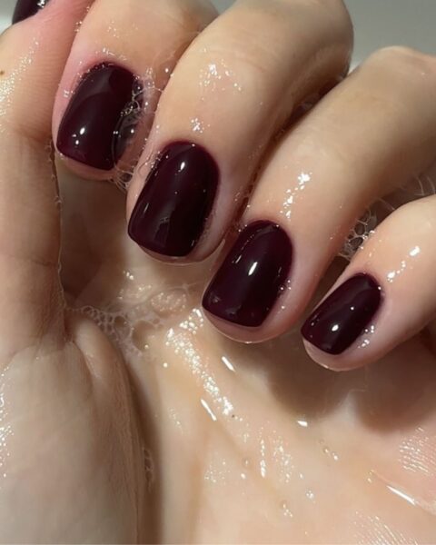 7 trendów w manicure, które trzeba wypróbować zimą 2025. Szyk, klasa i nieco fantazji