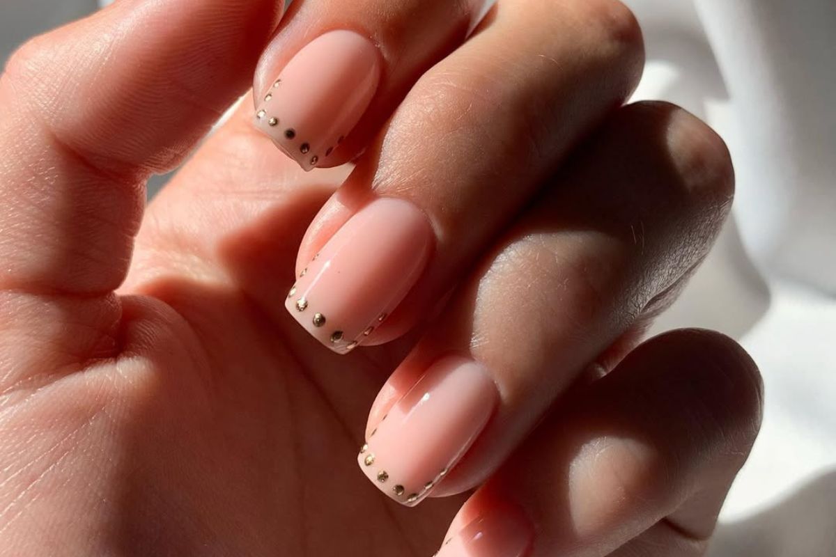 Crowns nails – paznokcie w stylu korony to mariaż stylu glamour i elegancji