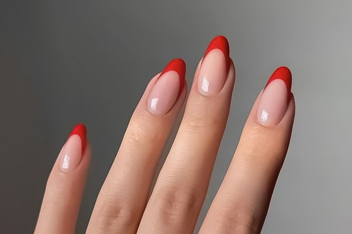 Czerwony french na luty jako symbol miłości… do dobrego stylu. Zrób ten manicure i poczuj nową energię