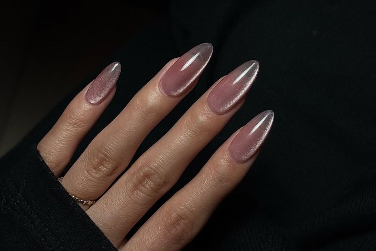 Manicure magnetyczny – elektryzujące wykończenie, które mogą nosić wszystkie kobiety, niezależnie od wieku