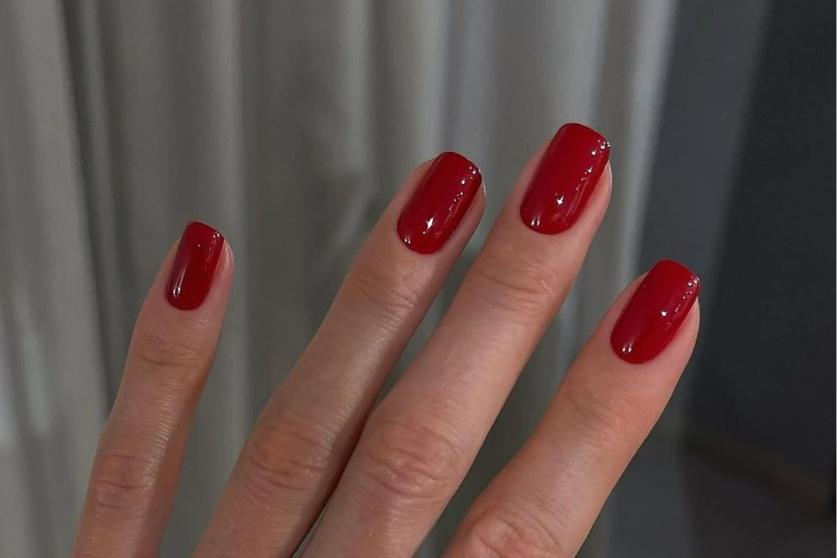 Odcienie czerwieni na Walentynki – manicure w tym roku wibruje zmysłowością i elegancją