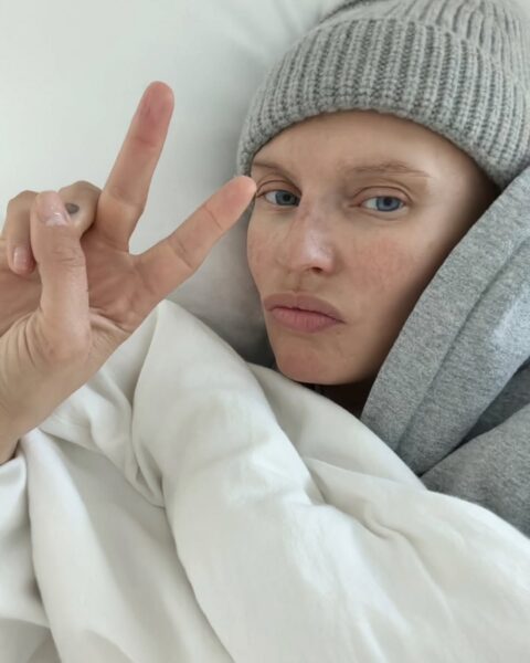 Modelka Bianca Balti walczy z rakiem jajnika: “Czeka mnie długa podróż, ale wiem, że to pokonam”