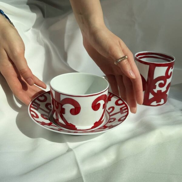Luksusowa porcelana domów mody – kunszt tradycyjnego rzemiosła i splendor nowoczesnego designu
