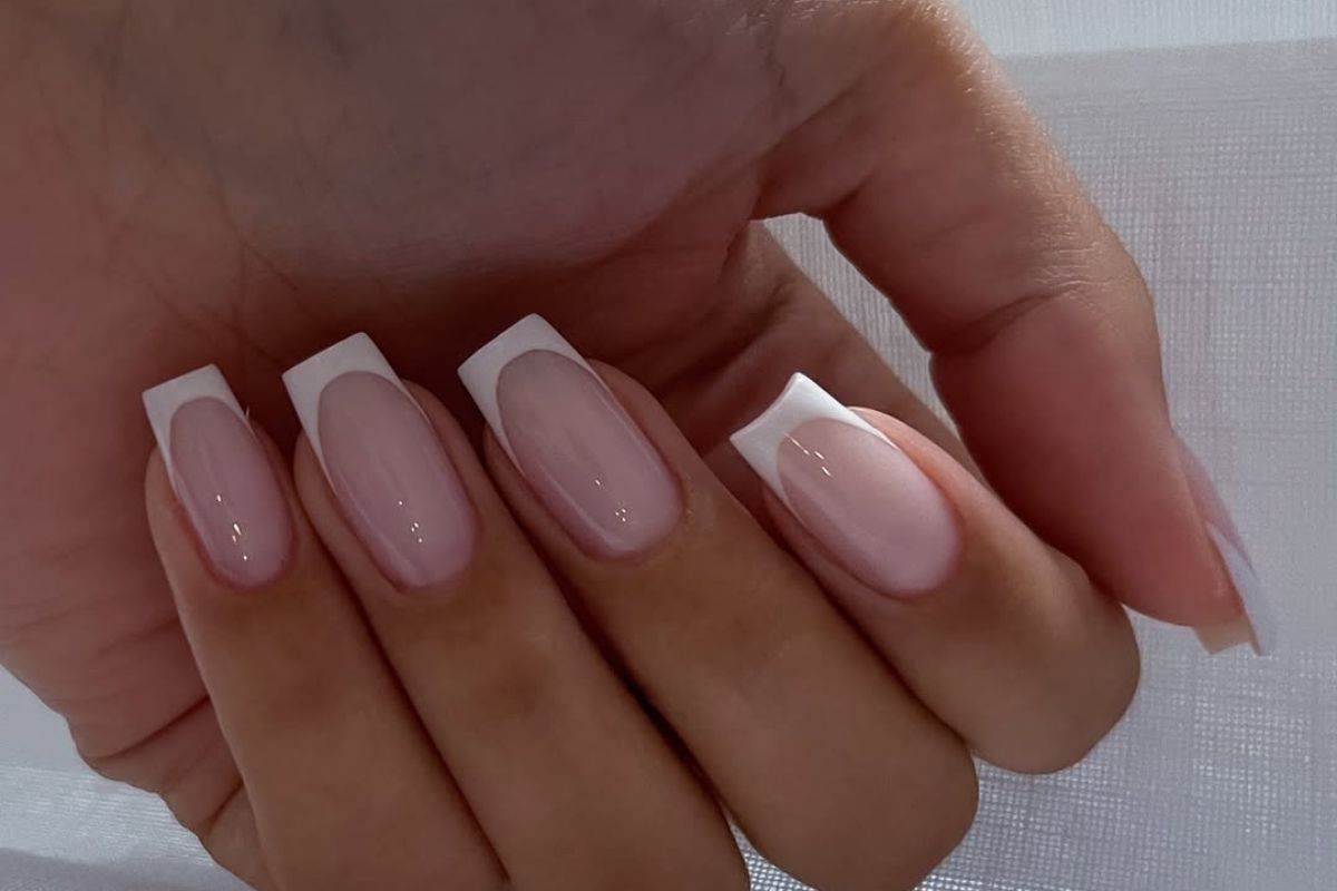 Bold french manicure łamie zasady minimalizmu. Czym jest i komu się spodoba?