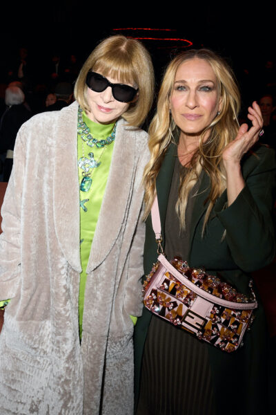 Dojrzałe gwiazdy zachwycają na tygodniu mody w Mediolanie! Bryluje Sarah Jessica Parker, Kelly Rutherford i Donatella Versace