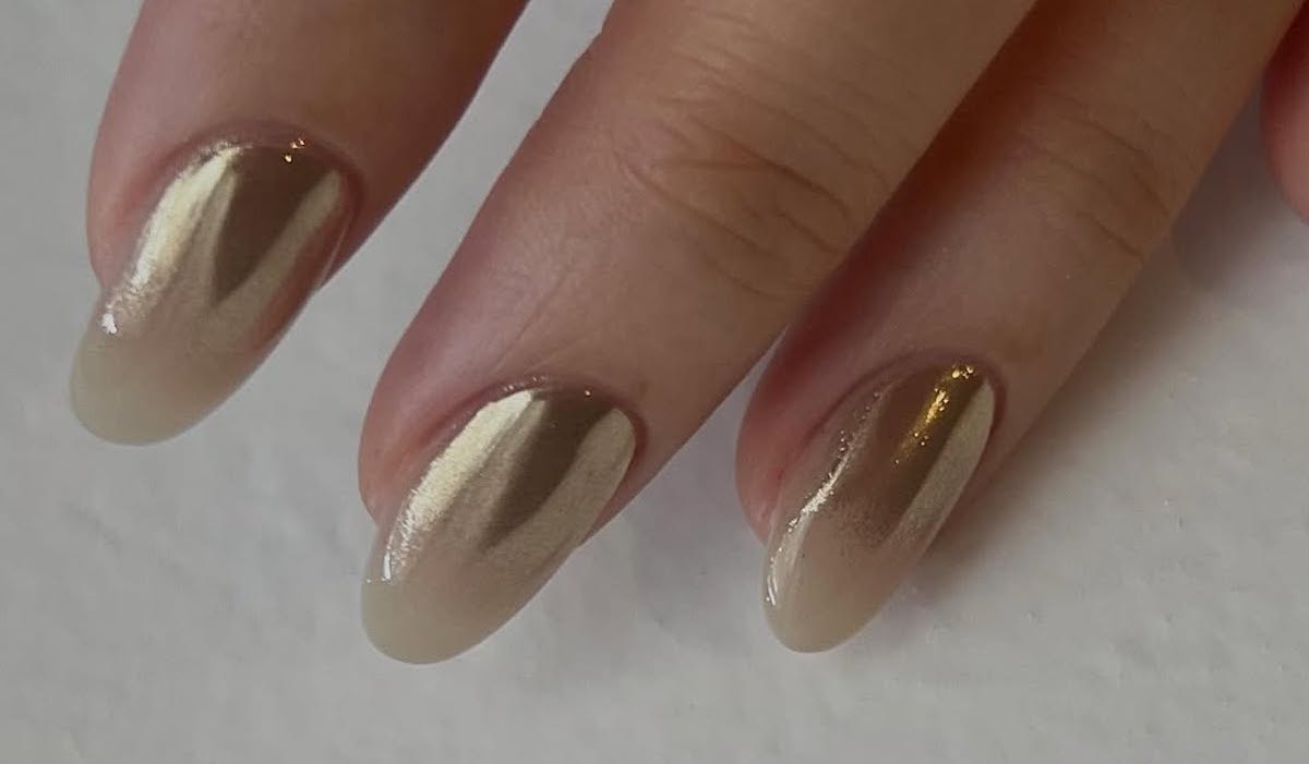 Manicure chrombré, czyli subtelna ekstrawagancja dla eleganckich kobiet