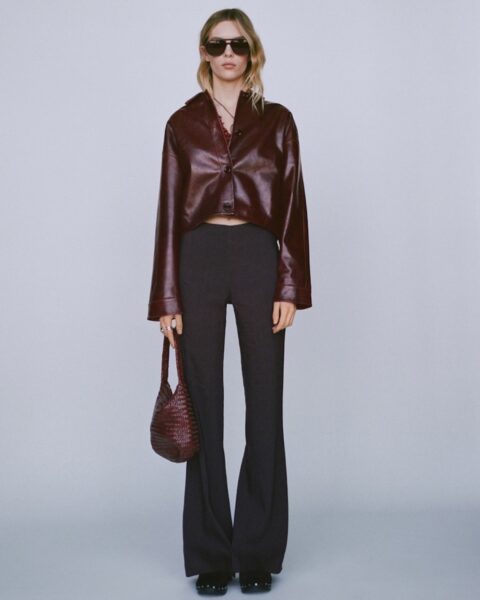 Massimo Dutti w lookboku na marzec na nowo interpretuje swobodny styl