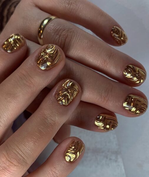 Paznokcie w stylu opulent textures. Najmodniejszy manicure wyrażający wyobraźnię i bogaty gust