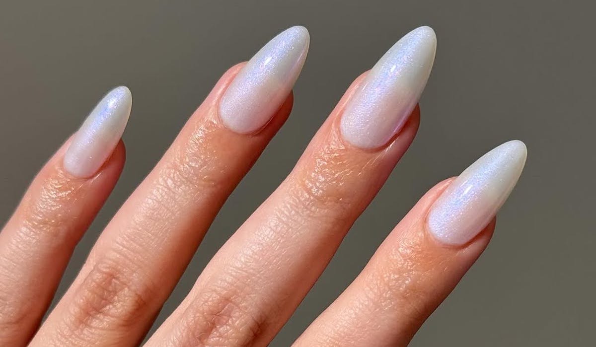 Paznokcie z efektem syrenki. Magiczny manicure, który zmienia się pod wpływem światła