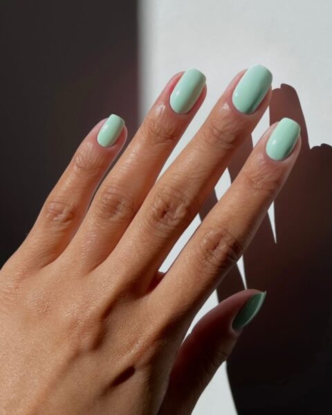 Paznokcie na maj 2025 – nowe trendy i kilka sprawdzonych pewników w manicure