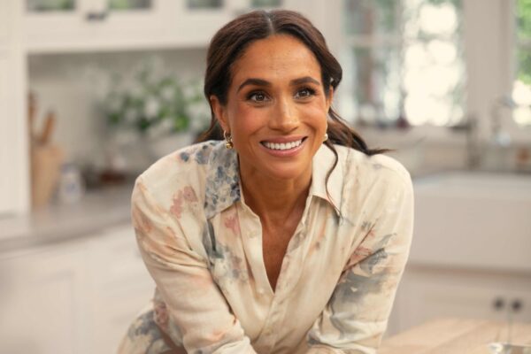 Meghan Markle i jej casual w wydaniu quiet luxury. Te rzeczy znajdziesz we własnej szafie