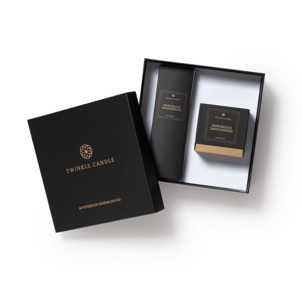 Luksusowy zestaw świec zapachowych Twinkle Candle o nazwie "Mysterious Sandalwood" w eleganckim czarnym opakowaniu z elementami złota.