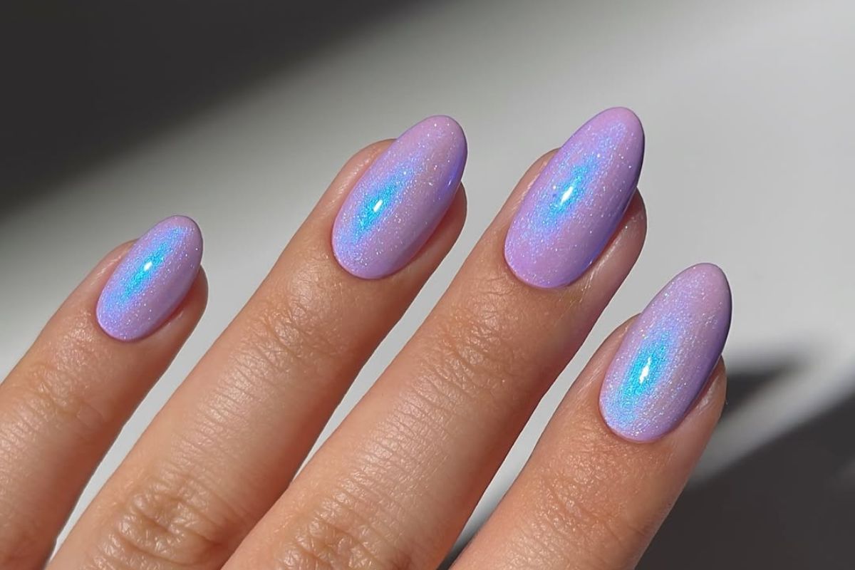 Kosmiczne pastele na paznokciach – manicure przyszłości do noszenia latem 2025