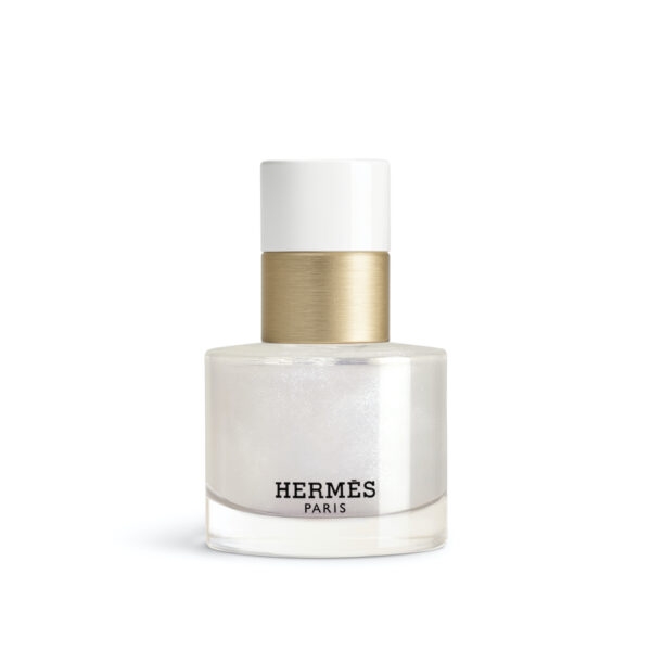 Blanc Orage 02: Flakon lakieru Hermès w perłowo-białym kolorze z lekkim, opalizującym wykończeniem; minimalistyczny design.