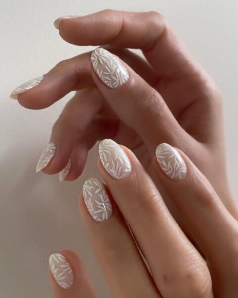 Manicure ślubny – 11 trendujących propozycji na maj dla panny młodej o kreatywnej duszy