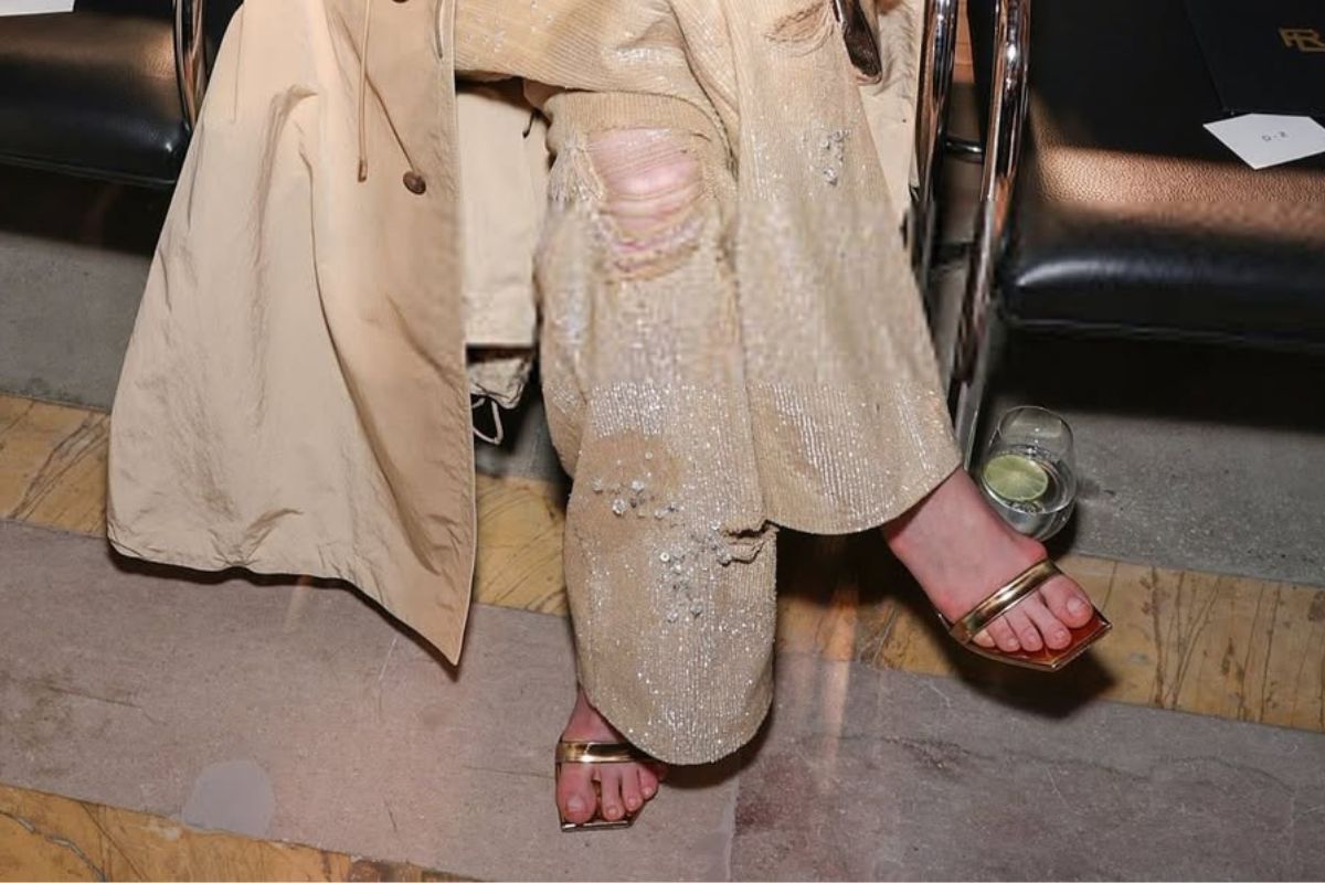 Gwiazdy przestają malować paznokcie u nóg. Rodzi się trend no pedicure