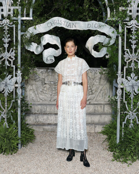 Rosamund Pike na pokazie Dior Cruise 2026