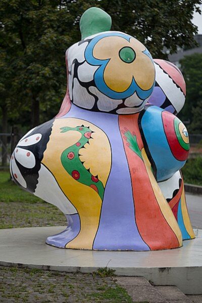 Wystawa poświęcona Niki de Saint Phalle, Jeanowi Tinguely'emu i Pontusowi Hulténowi