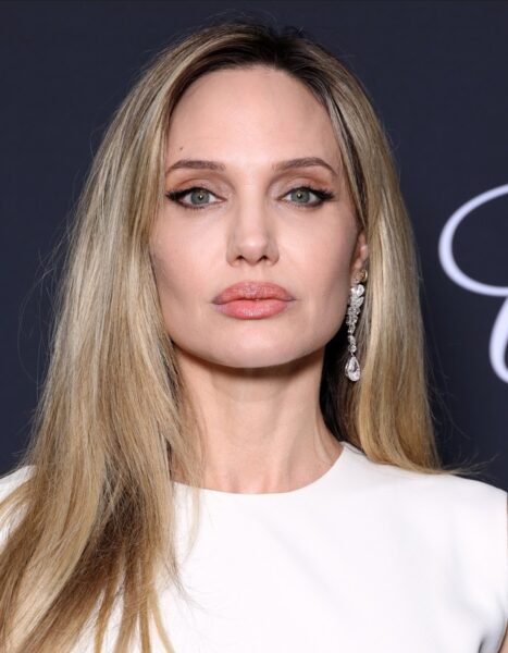 Angelina Jolie - portret aktorki.