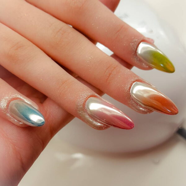Paznokcie w stylu multi-ombre / fot. Instagram.com/lolo.nailedit